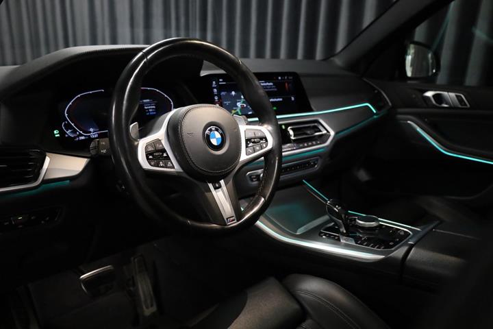 Grå BMW X5 fra 2021