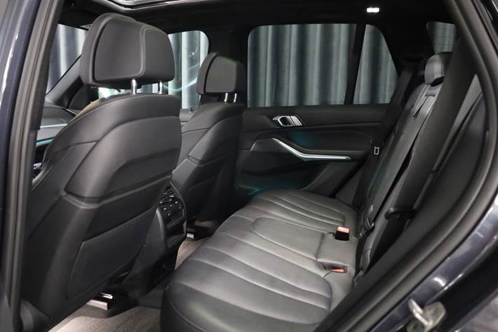 Grå BMW X5 fra 2021