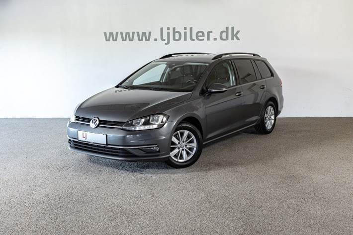 Grå VW Golf VII fra 2019 set udefra