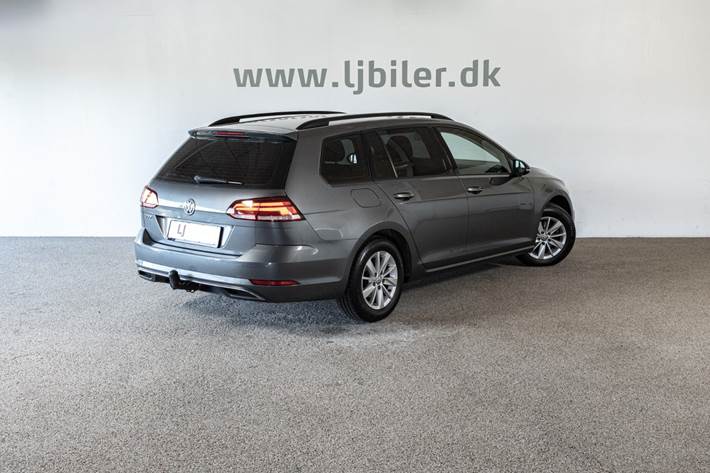 Grå VW Golf VII fra 2019