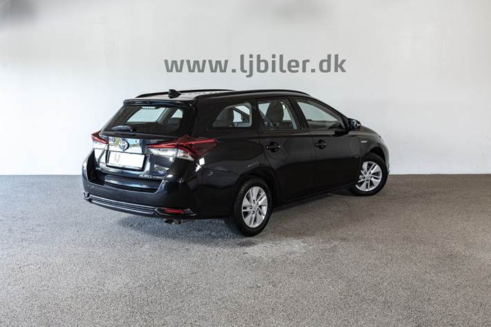 Sort Toyota Auris fra 2015