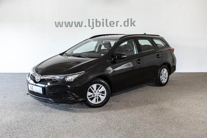 Sort Toyota Auris fra 2015 set udefra