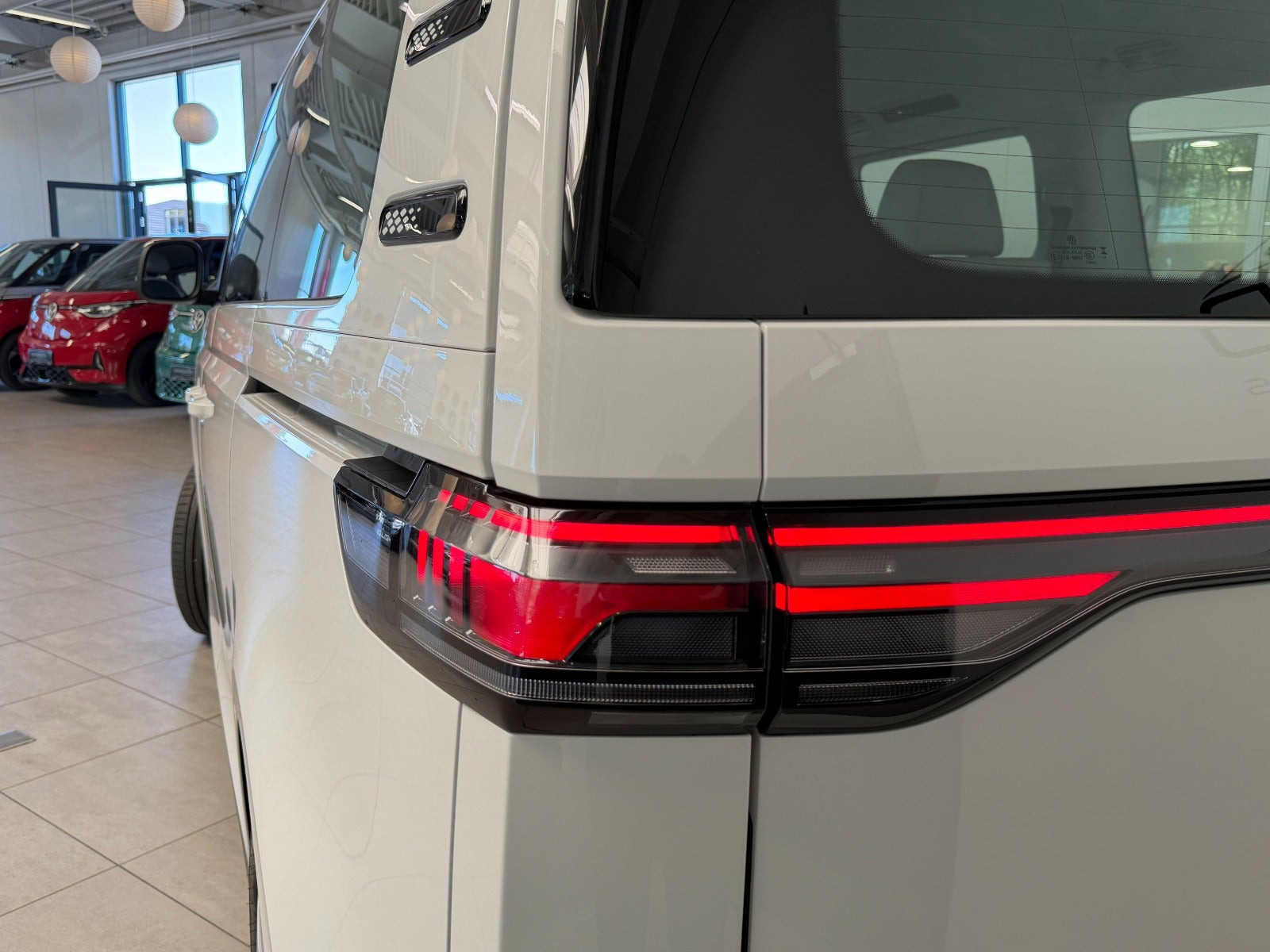 Hvid VW ID.Buzz fra 2025