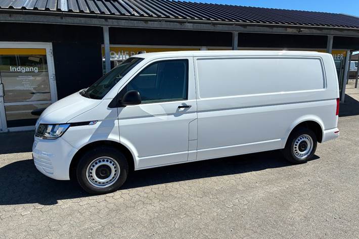 Hvid VW Transporter fra 2021