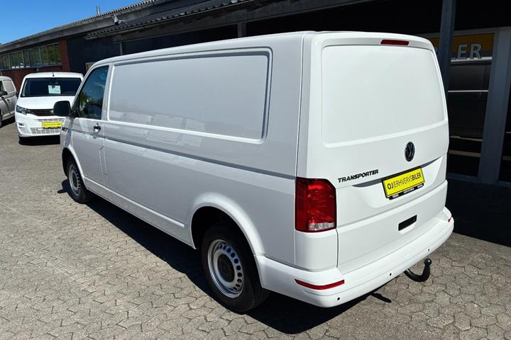 Hvid VW Transporter fra 2021