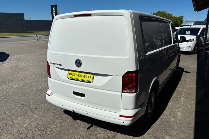 Hvid VW Transporter fra 2021