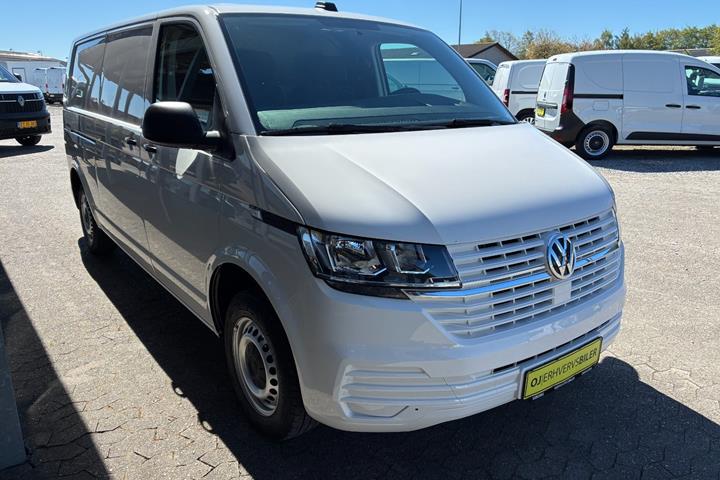 Hvid VW Transporter fra 2021