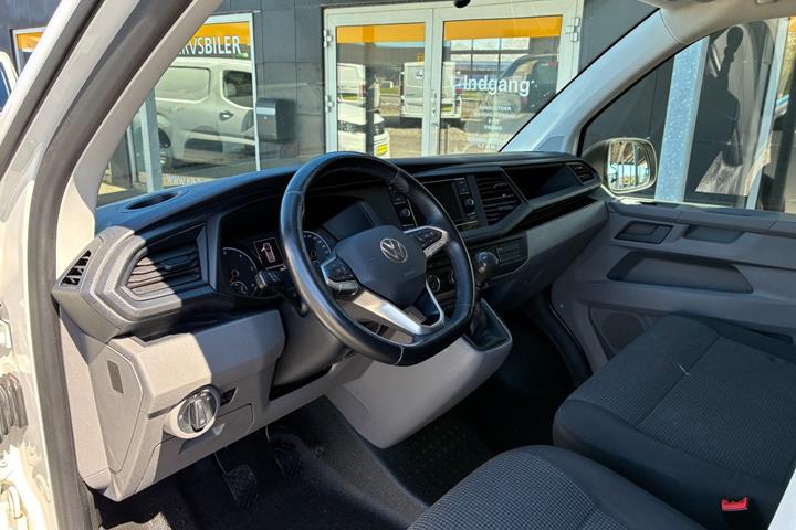Hvid VW Transporter fra 2021
