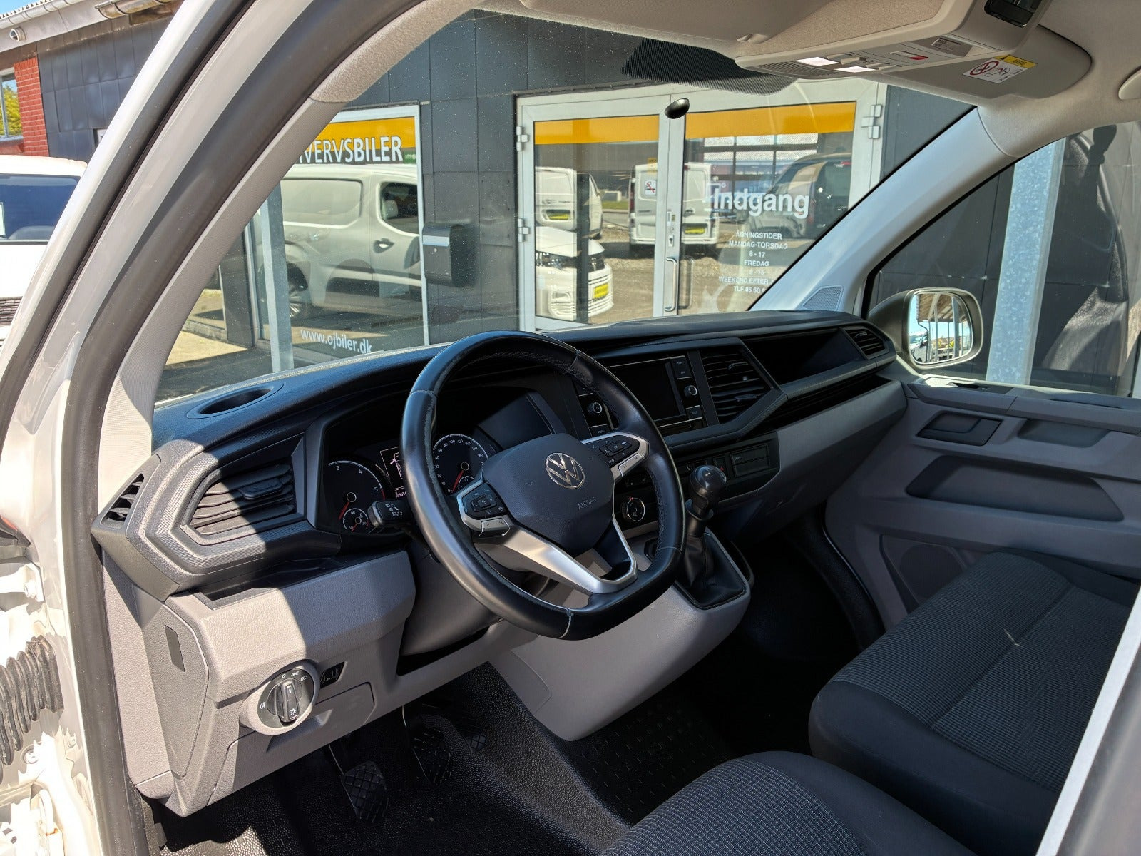 Hvid VW Transporter fra 2021