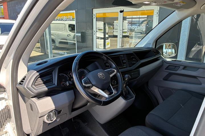 Hvid VW Transporter fra 2021