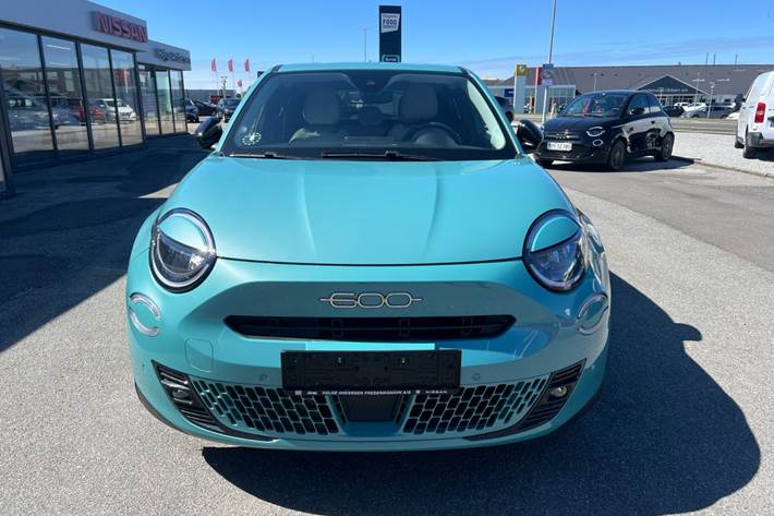 Turquoise Fiat 600e fra 2024