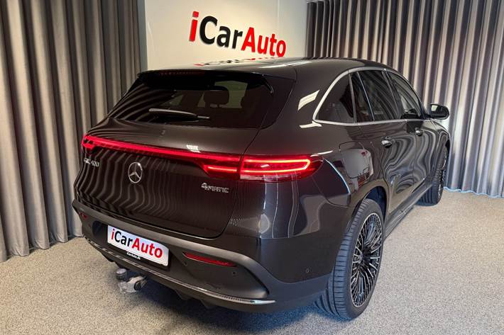 Grå Mercedes EQC400 fra 2023