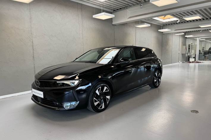 Sort Opel Astra fra 2022