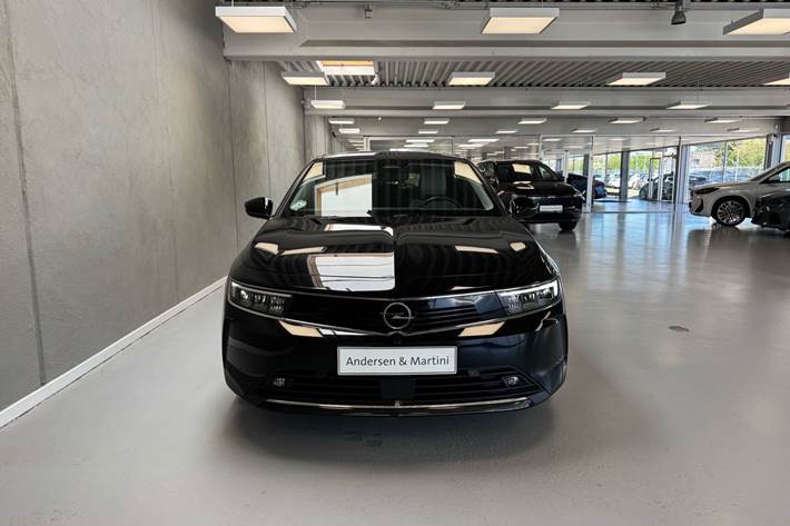 Sort Opel Astra fra 2022