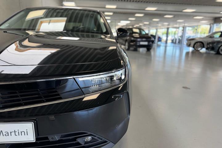 Sort Opel Astra fra 2022
