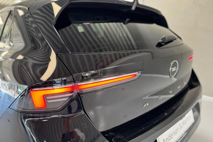 Sort Opel Astra fra 2022