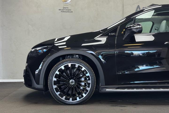 Sort Mercedes EQE 350+ fra 2024