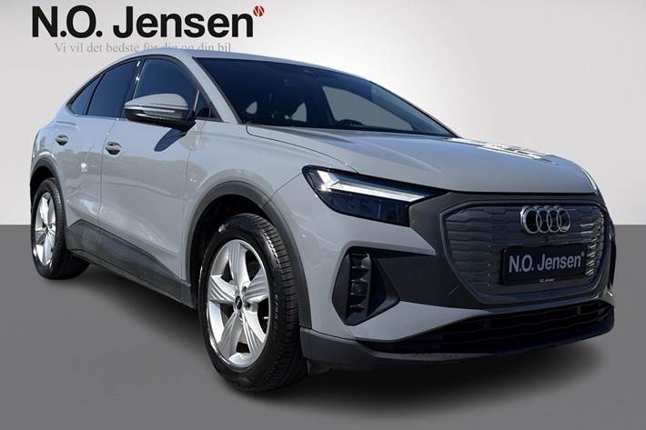 Grå Audi Q4 fra 2023 set udefra