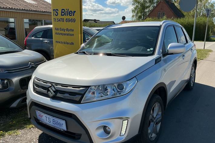 Sølv Suzuki Vitara fra 2017