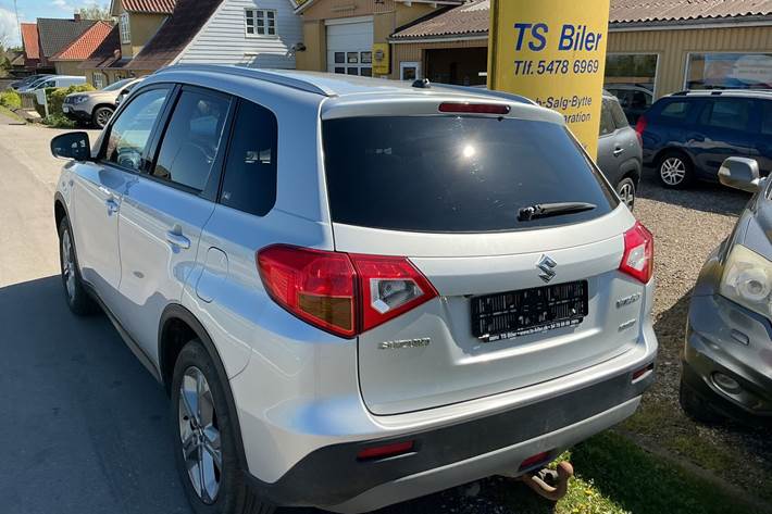 Sølv Suzuki Vitara fra 2017
