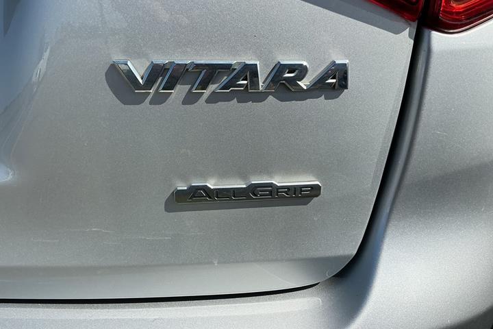 Sølv Suzuki Vitara fra 2017