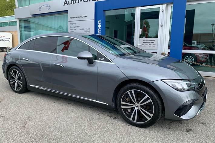 Grå Mercedes EQE 300 fra 2024