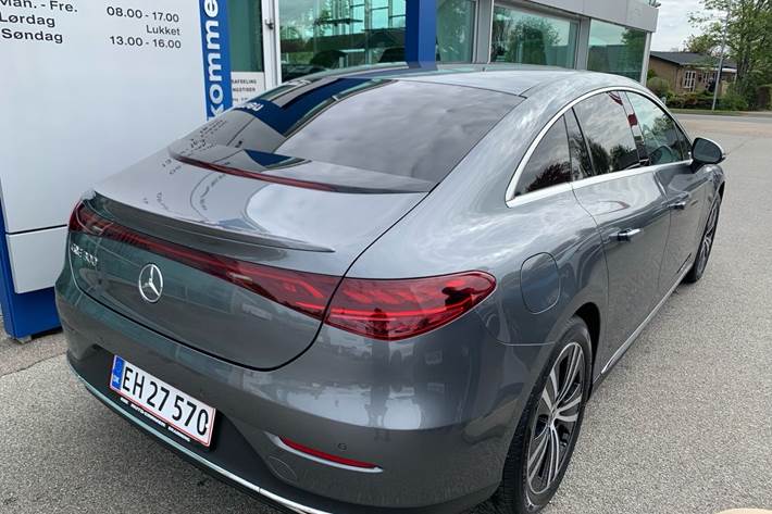 Grå Mercedes EQE 300 fra 2024