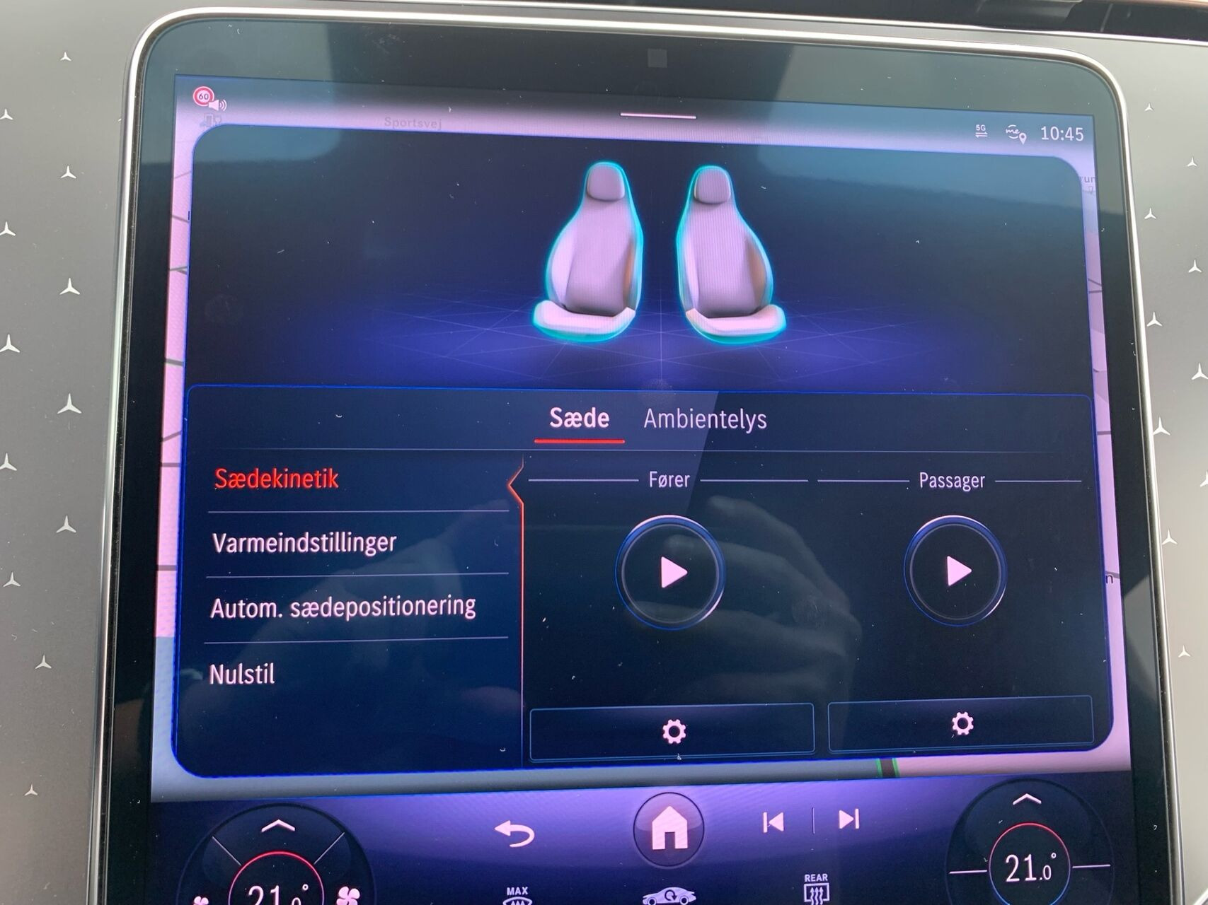 Grå Mercedes EQE 300 fra 2024