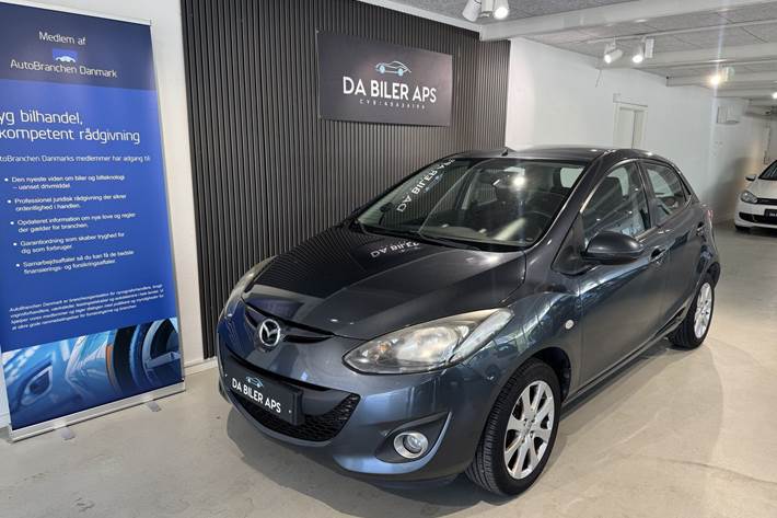 Blå Mazda 2 fra 2012