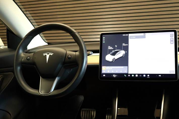 Hvid Tesla Model 3 fra 2020