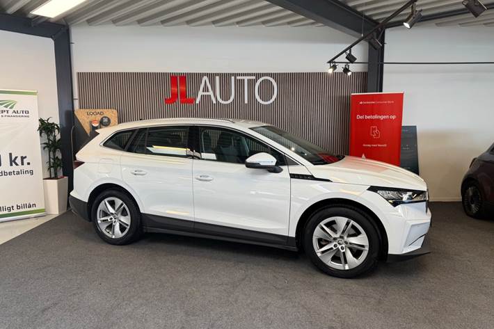 Hvid Skoda Enyaq fra 2023