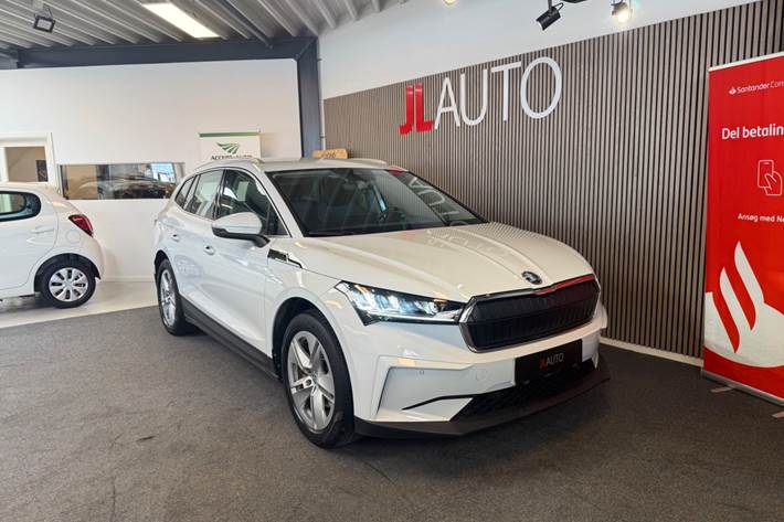 Hvid Skoda Enyaq fra 2023
