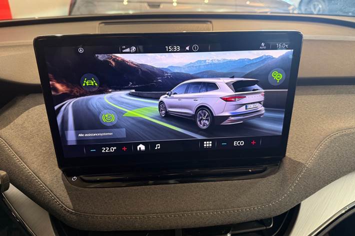 Hvid Skoda Enyaq fra 2023