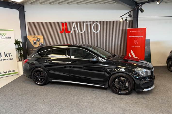 Sort Mercedes CLA45 fra 2015
