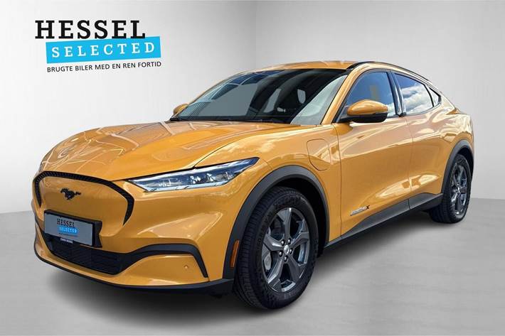 Orange Ford Mustang Mach-E fra 2023 set udefra