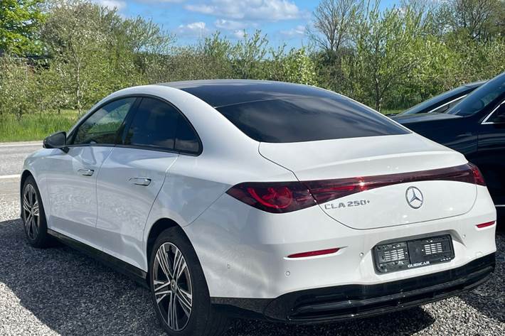 Hvid Mercedes CLA250+ fra 2026
