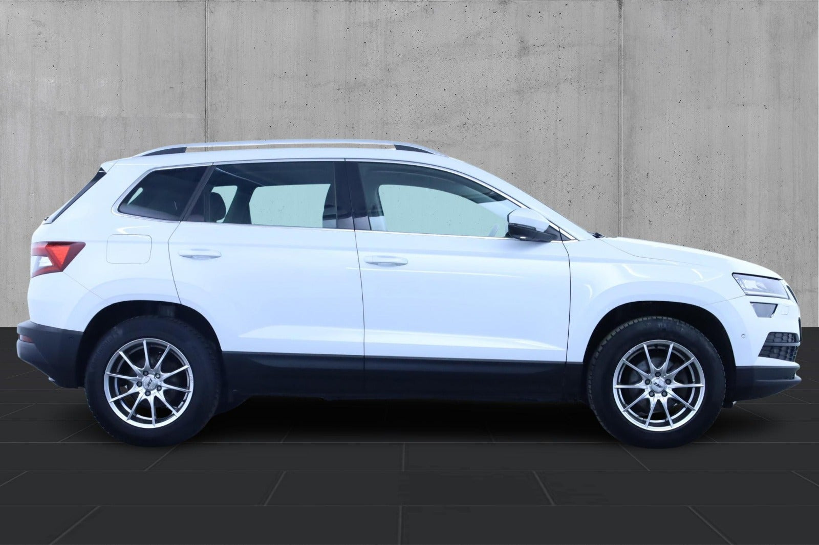 Hvid Skoda Karoq fra 2020