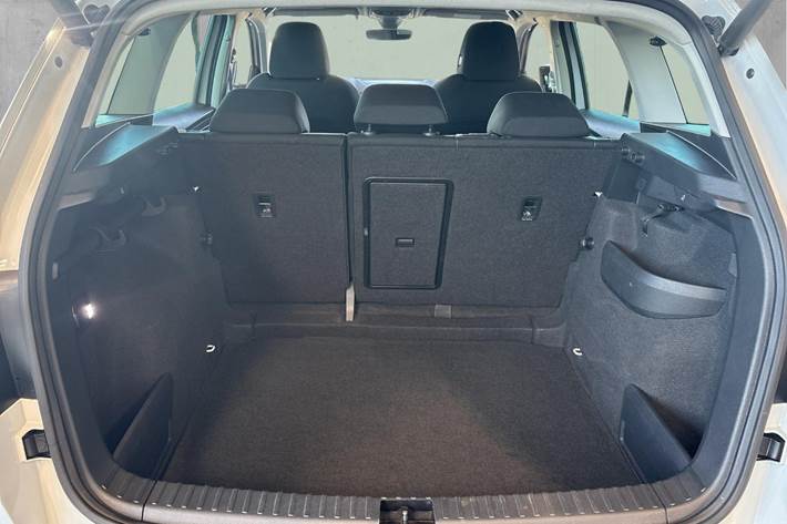 Hvid Skoda Karoq fra 2020
