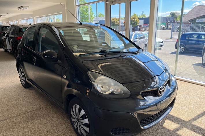 Sort Toyota Aygo fra 2010