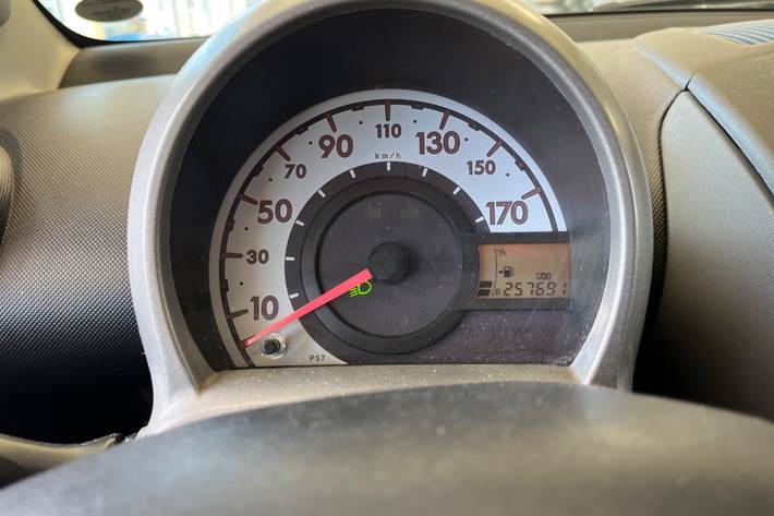Sort Toyota Aygo fra 2010