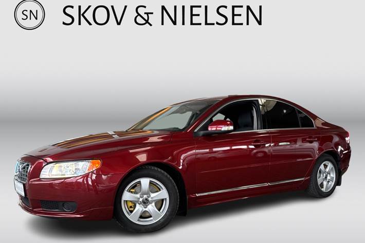 Rød Volvo S80 fra 2010