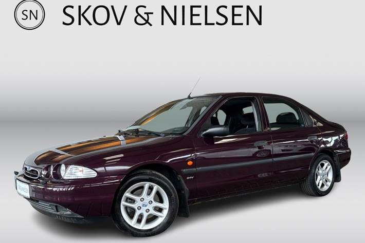 Lilla Ford Mondeo fra 1996