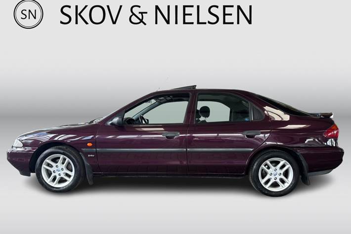 Lilla Ford Mondeo fra 1996