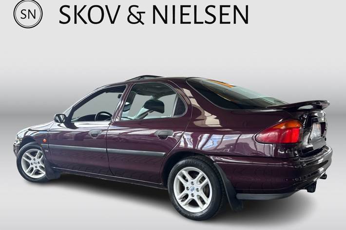 Lilla Ford Mondeo fra 1996
