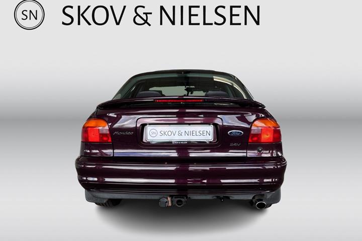 Lilla Ford Mondeo fra 1996