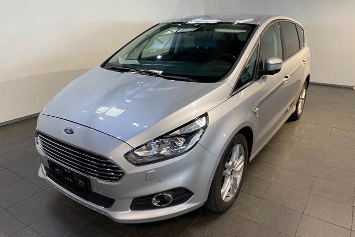 Sølv Ford S-MAX fra 2018 set udefra