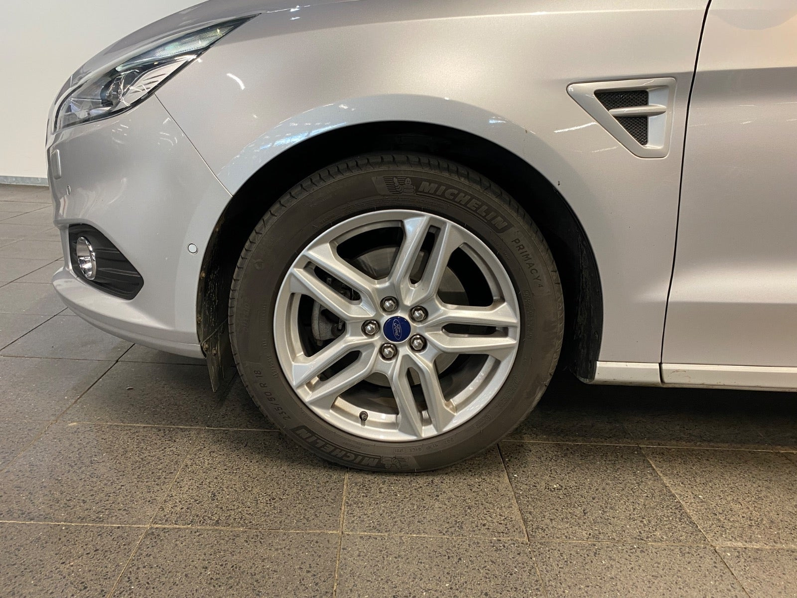 Sølv Ford S-MAX fra 2018