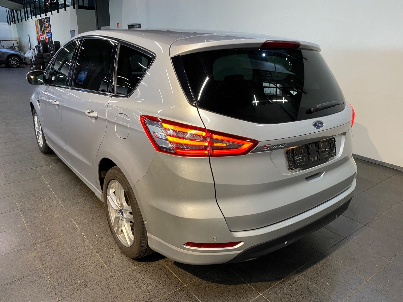 Sølv Ford S-MAX fra 2018