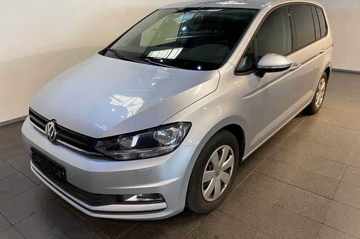 Sølv VW Touran fra 2017
