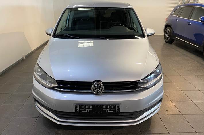 Sølv VW Touran fra 2017
